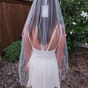 Fingertip Length Veil